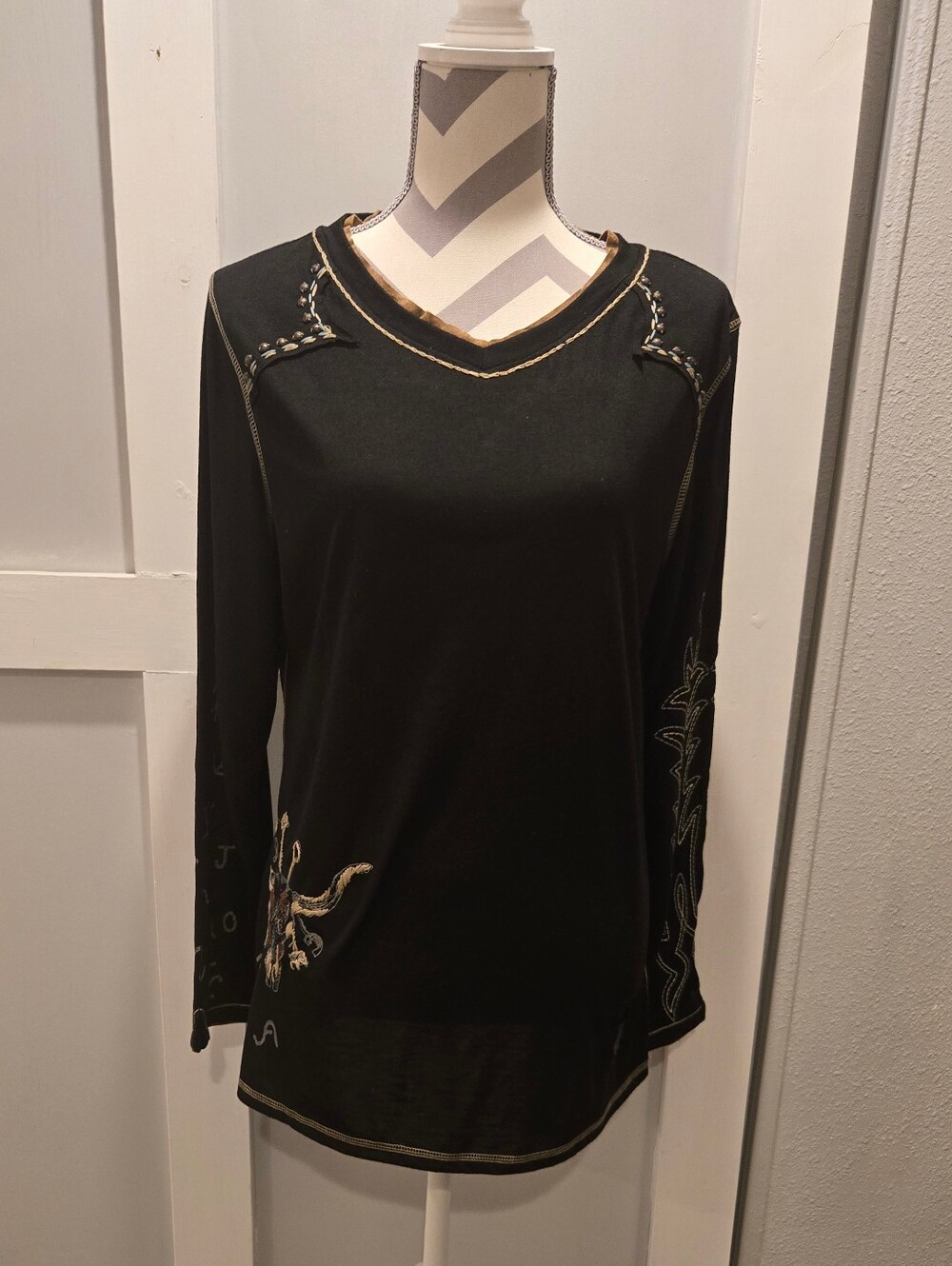 Double D Ranch Black Long-Sleeve Embroidered V-Neck Tunic